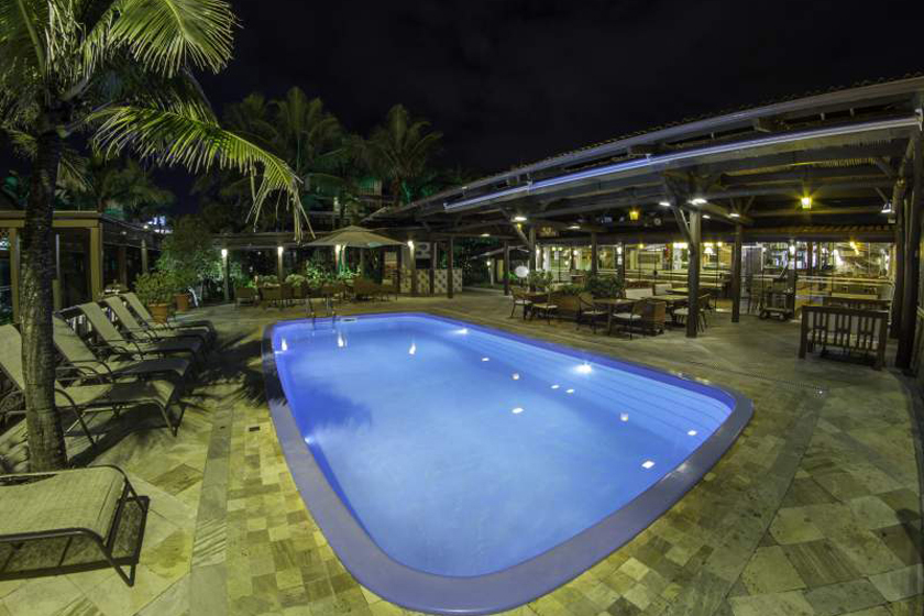 Piscina a noite