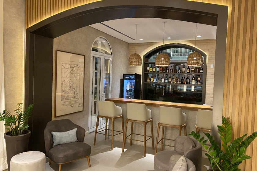 Lobby bar