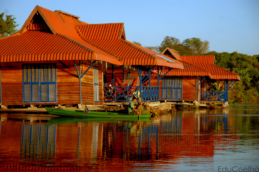 floating lodge