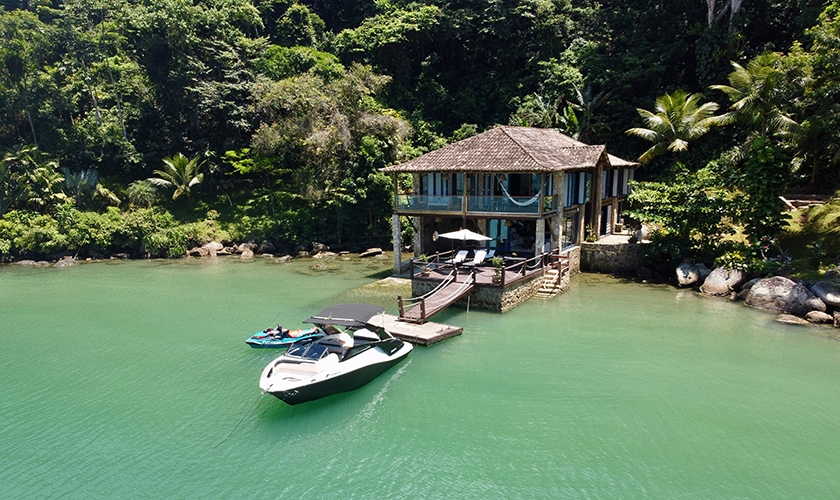 Villa & Loft Bom Jardim: Paraty's Exclusive Private Beachfront Retreat, Reachable Only by Boat