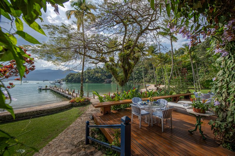 Villa & Loft Bom Jardim: Paraty's Exclusive Private Beachfront Retreat, Reachable Only by Boat