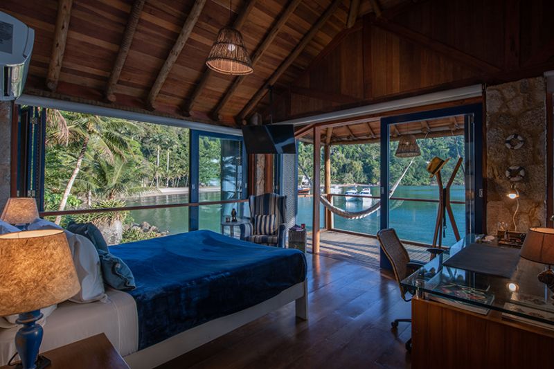 Villa & Loft Bom Jardim: Paraty's Exclusive Private Beachfront Retreat, Reachable Only by Boat